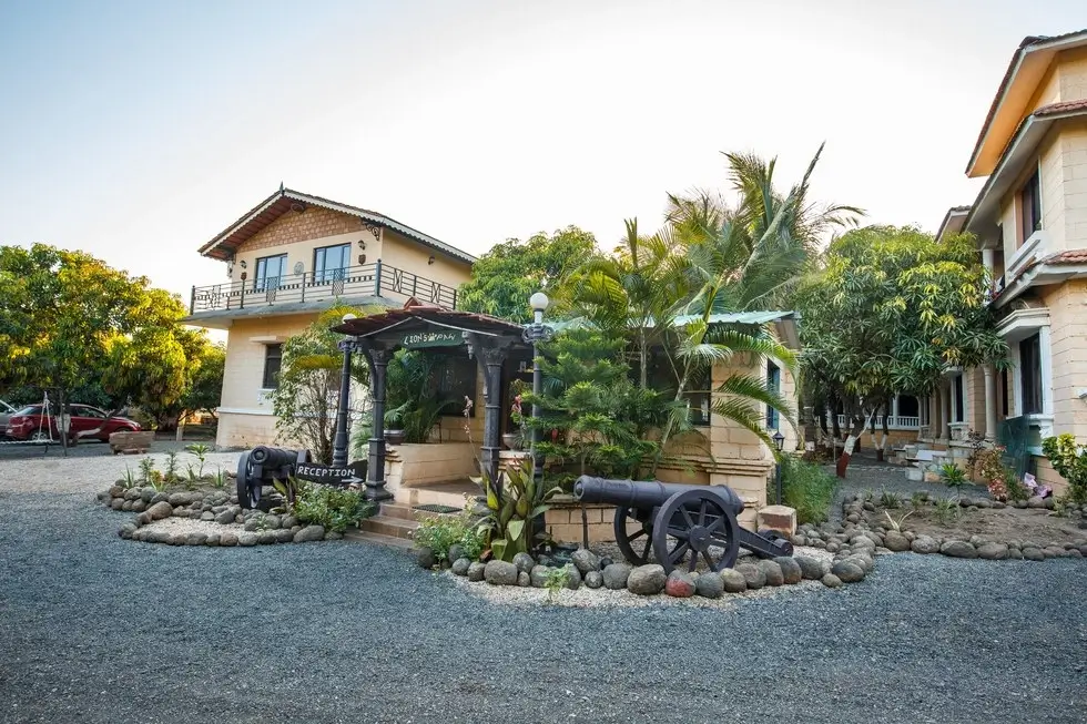 Gir Lions Paw Resort