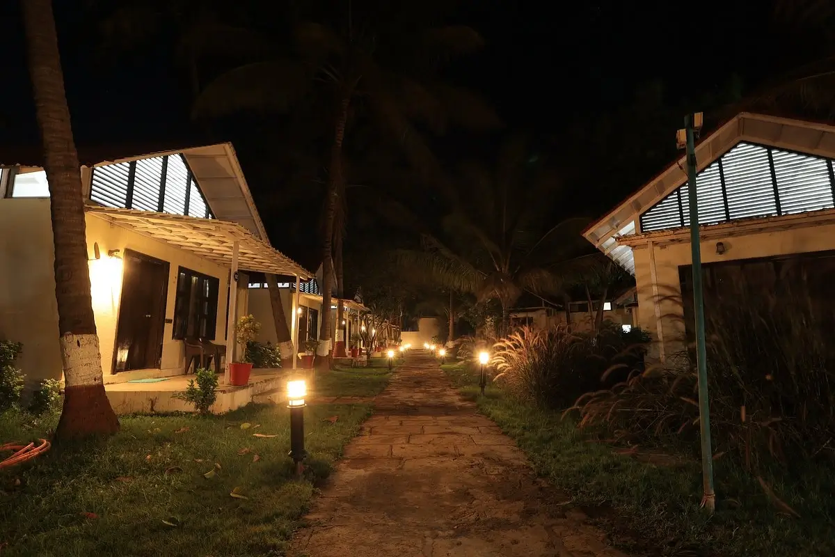 Walking Under The Night Lamp
